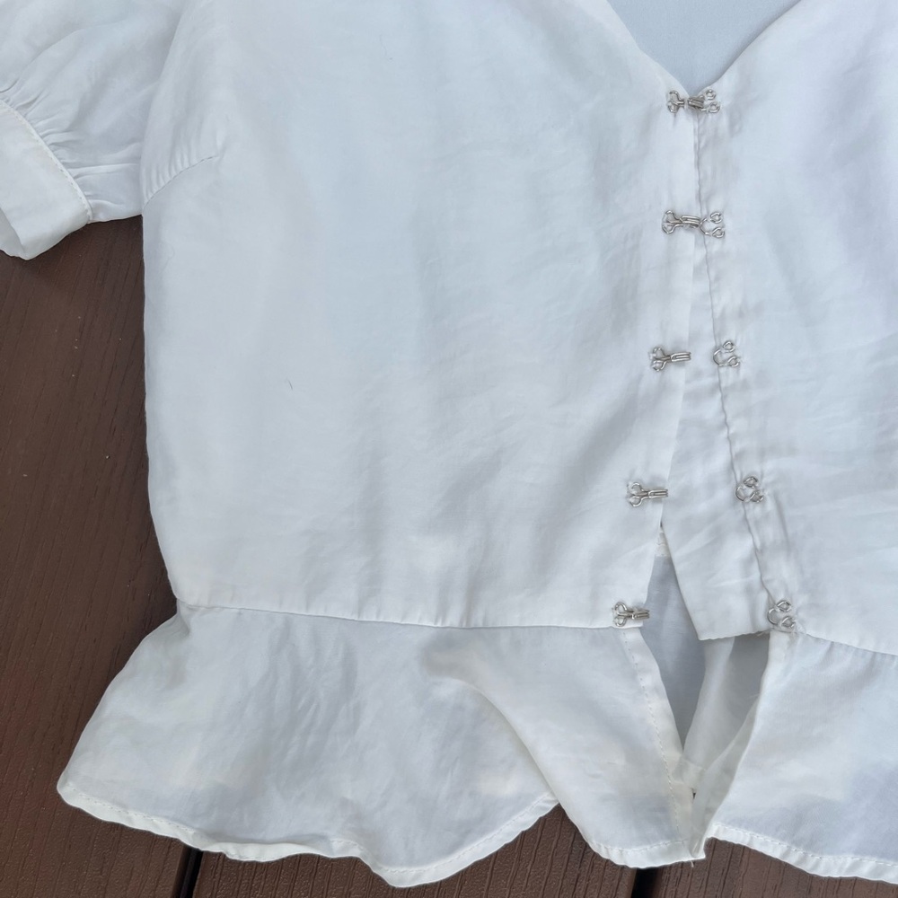 White blouse - Picture 3 of 6